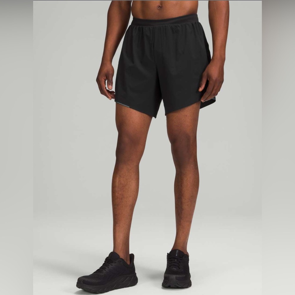Men’s Lululemon Outpacer Short 6"
Size S
Black